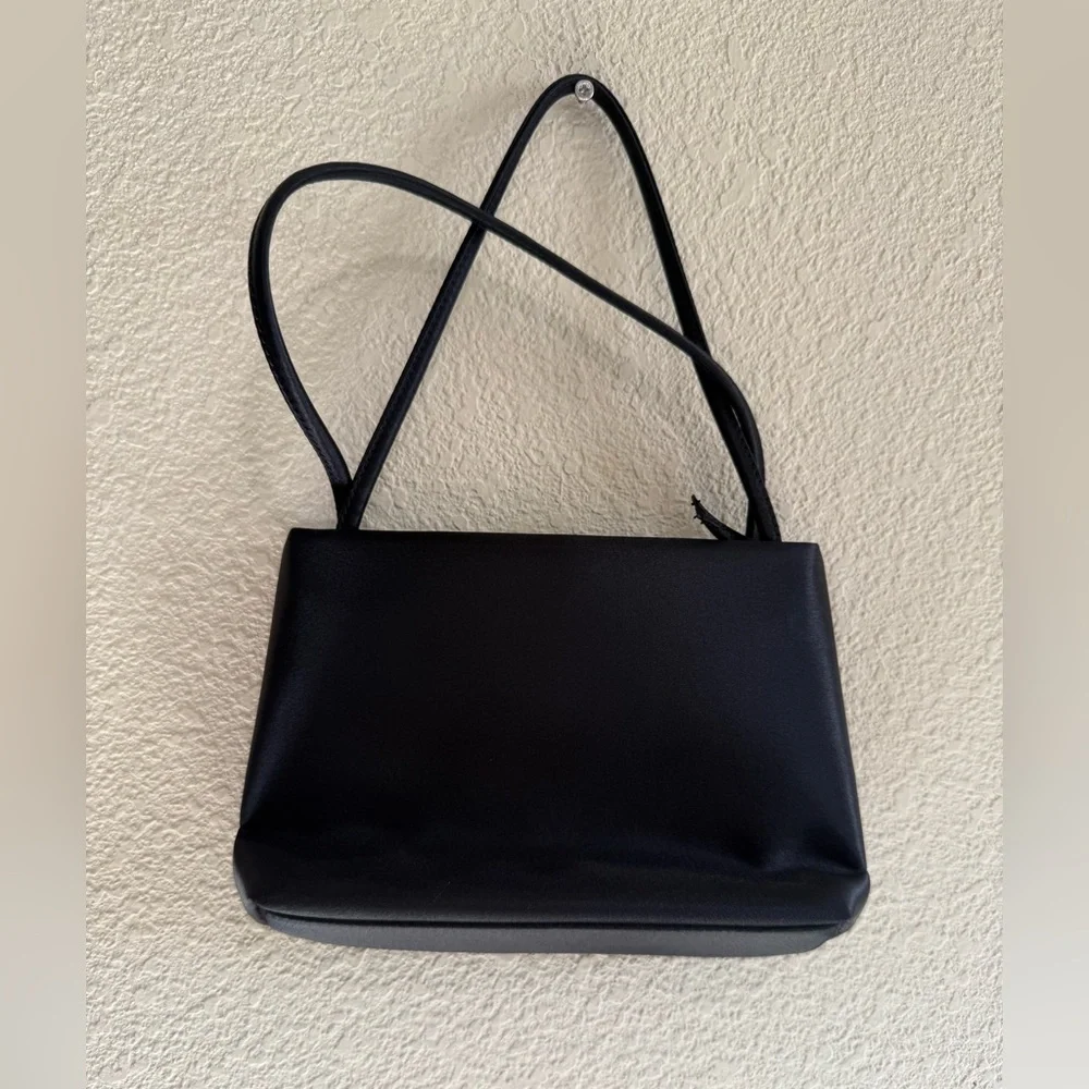 Liz Claiborne Classic Black Handbag - Picture 2 of 3